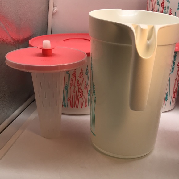 Tupperware  Set of 8  One touch Canister ,1 Jumbo  Jug & (4) Tumbler - Picture 15 of 16